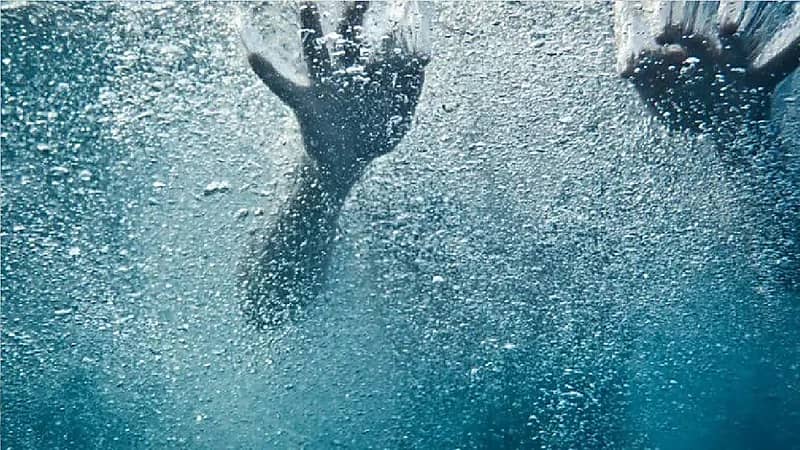 مصرع شخص غرقا في تربة