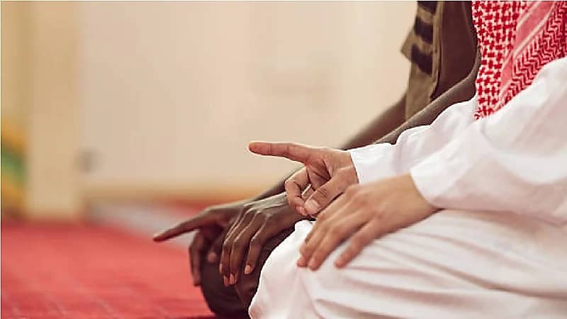 بالفيديو.. حكم قول أذكار الصلاة في الفراش لمن يصلي في البيت