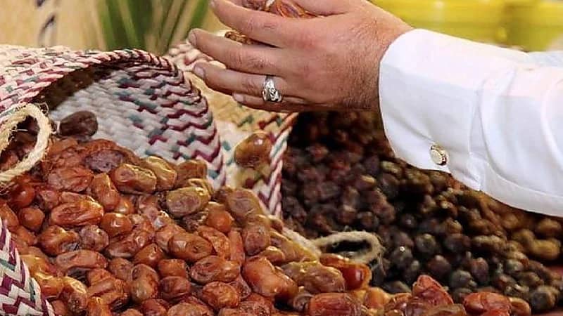 "مركز النخيل والتمور" يطلق منصة مزارع الإلكترونية