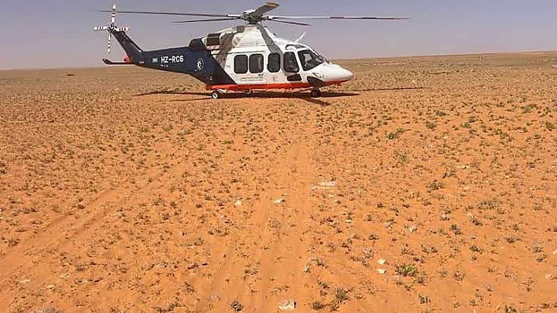 الإسعاف الجوي ينقذ حياة مقيم تعرض لحادث في منطقة صحراوية بالجوف