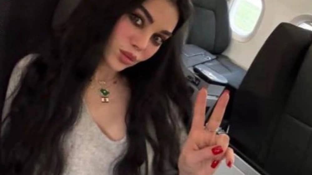 هيفاء وهبي تلفت الأنظار بقلادة تحمل خريطة المملكة .. صورة