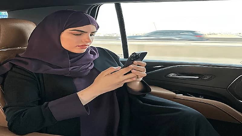 زوج سارة الودعاني يهديها سيارة رولز رويس بعد ولادتها