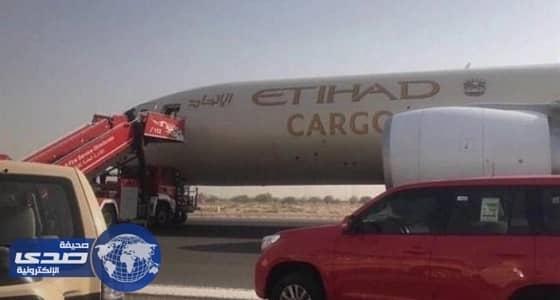 بالصور.. طيار يفارق الحياة في الجو ومساعده ينقذ الموقف