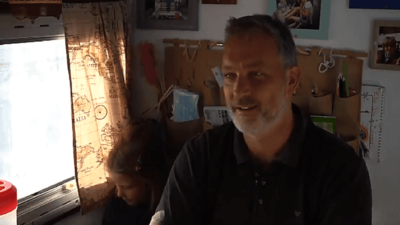 بالفيديو.. رحالة ألماني يروي ذكريات رحلته التي استمرت عام وشهرين في المملكة