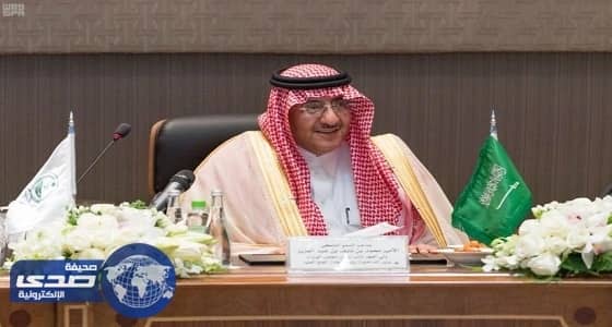 شاهد.. امرأة تمارس الرياضة غير مكترثة بحدوث انقلاب على السلطة خلفها