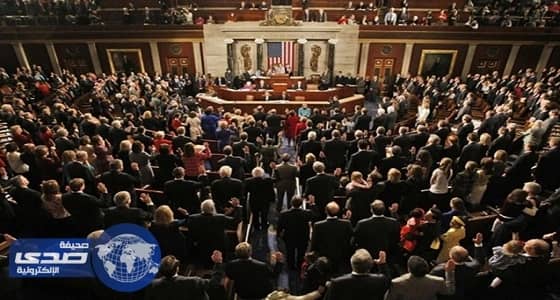 بالصور.. وكيل إمارة الجوف يؤدي صلاة الميت على الشهيد العنزي