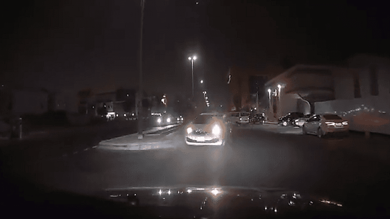 بالفيديو.. قائد سيارة كاد أن يتسبب في كارثة بجدة