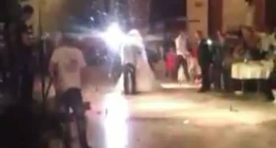 بالفيديو.. عريس يفشل في حمل عروسه ليلة الزفاف