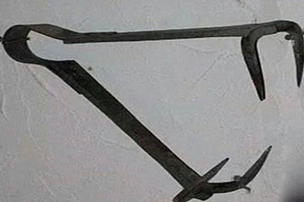 داعش يقتل طفلة  بآلة من العصور الوسطى مغموسة في السم