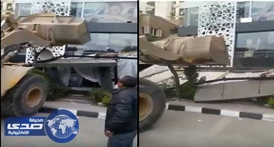 بالفيديو والصور.. هدم الكافيه الذي شهد مقتل مشجع مصري أمام خطيبته