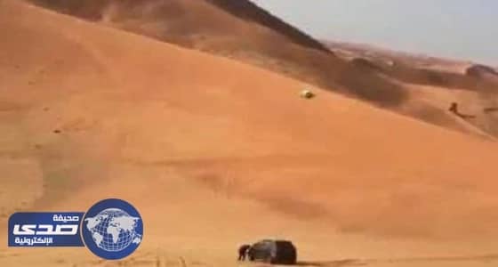 بالفيديو..لحظة انقلاب سيارة وتطاير قائدها في إحدى ساحات التطعيس