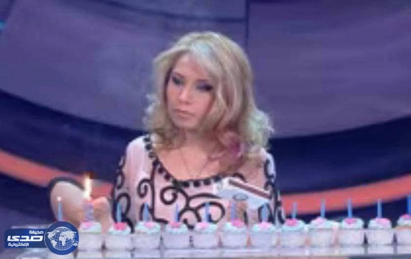 بالفيديو .. مكسيكية بدون ذراعين تحطم الرقم القياسي في إشعال الشموع بقدميها