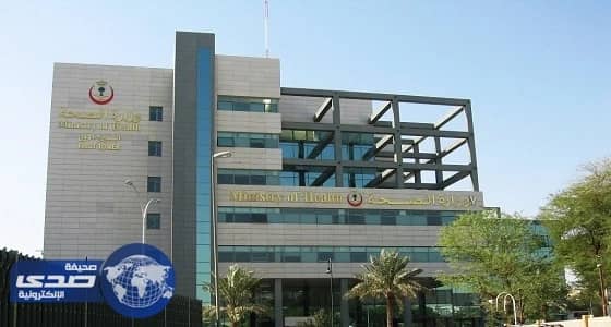 إغلاق مستوصف أهلي بالأحساء بعد التحقق من ارتداء " نجار " " بالطو " أثناء التنظيف