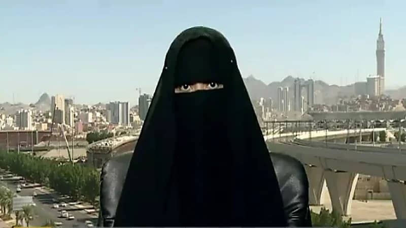 بالفيديو .. طالبة تبتكر حقنة طبية إلكترونية دون تدخل بشري لحماية المرضى من الأخطاء