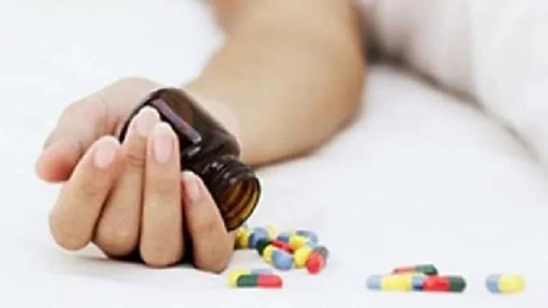 عروس تنهي حياتها بتناول مادة سامة بسبب إجبارها على الزواج 