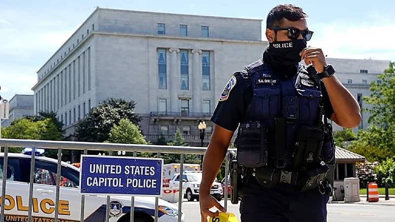 التحقيق مع شخص هدد بتفجير قنبلة قرب مبنى الكابيتول