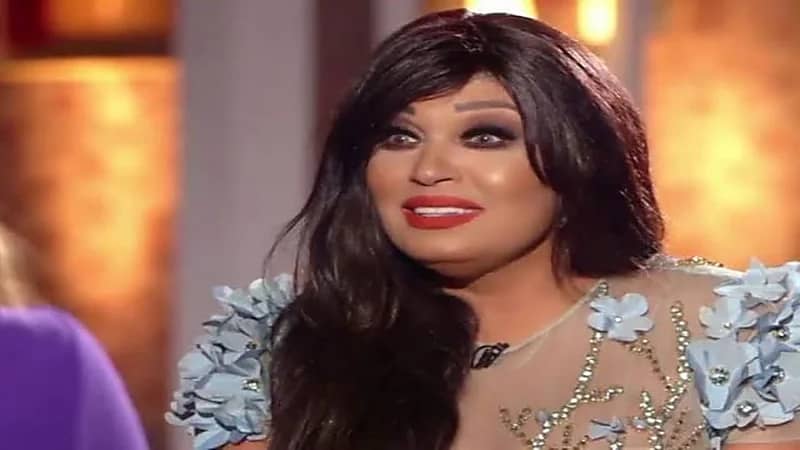 فيفي عبده تفاجئ جمهورها بوصلة رقص خلال حفل غنائي للفنان عمرو دياب