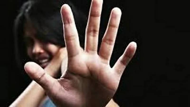 والدان يجبران ابنتهما على تناول السم بسبب رفضها الزواج