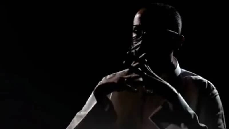 شاهد.. مسجون في قضية مخدرات يكشف ما فعله لحظة القبض عليه 