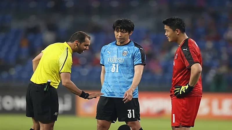 الهويش يدير مباراة كاوازاكي الياباني وجوهور الماليزي