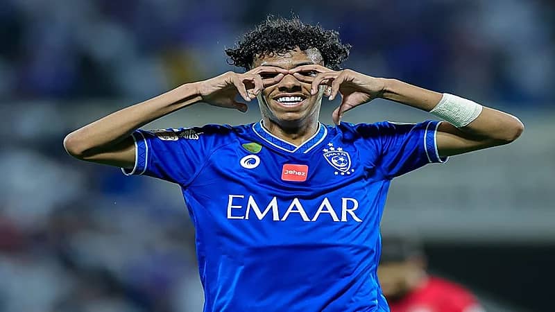 بالفيديو.. الهلال يكتسح ضمك برباعية