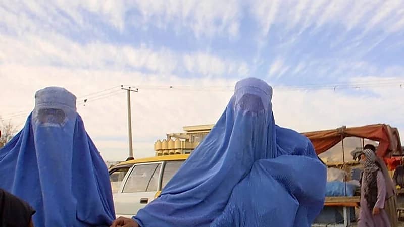 طالبان تدعو المذيعات الأفغانيات لتغطية وجوههن 
