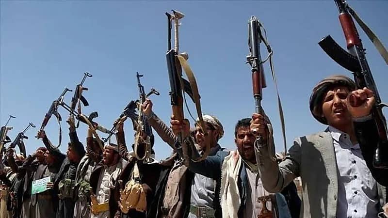 مقتل يمني على يد قيادي حوثي أمام أسرته