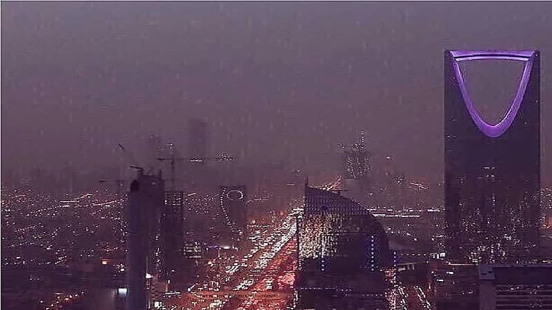 "الأرصاد" تنبه باستمرار هطول الأمطار على عدة مناطق