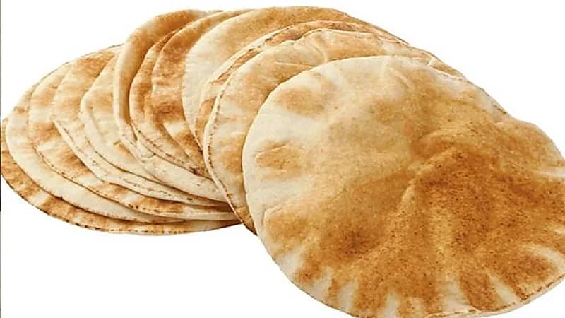 صدمة في مطار بيروت بعد عودة مسافرين بحقائب خبز