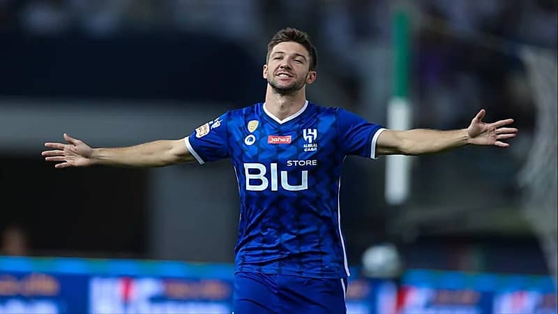 بالفيديو... الهلال يتخطى القادسية الكويتي بهدفين في حفل اعتزال الخالدي 