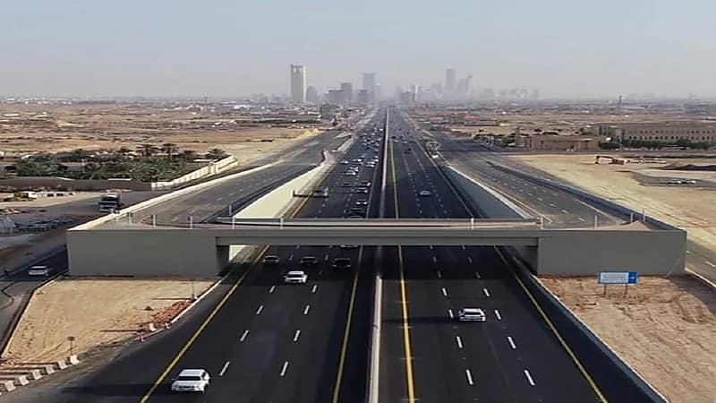 وفيات وإصابات في حادث سقوط مركبة من جسر جامعة اليمامة