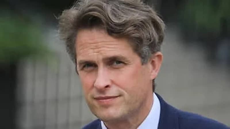 استقالة وزير بريطاني لتنمره على زميله