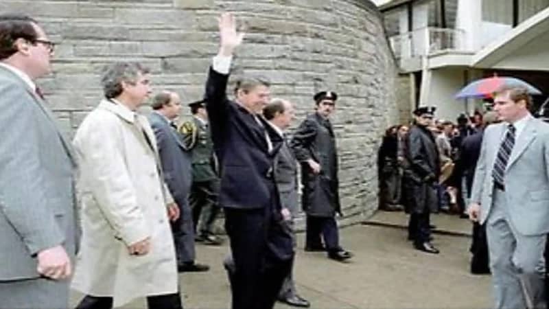 شاهد.. فيديو نادر لمحاولة اغتيال الرئيس الأمريكي السابق "رونالد ريغان" في واشنطن 