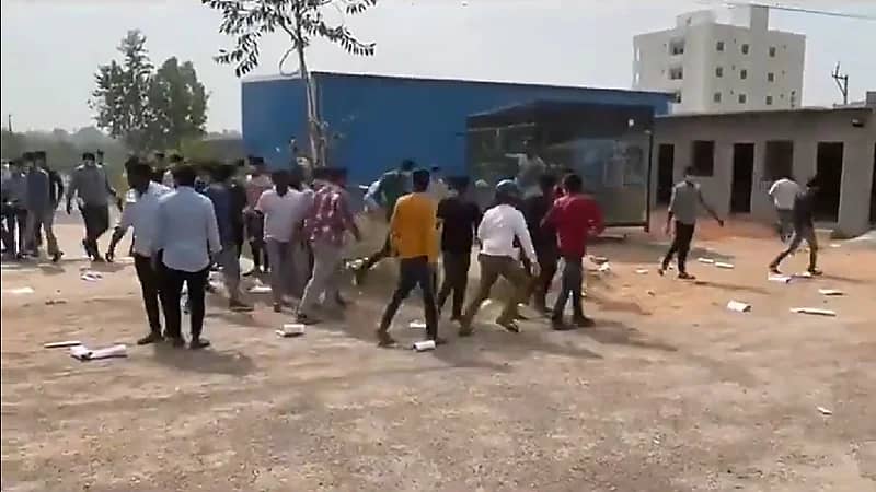 بالفيديو.. هندي يقتحم منزل فتاة ويختطفها بعدما رفضت الزواج منه