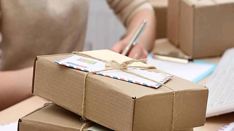 "الموارد البشرية"تعلن بدء سريان قرار توطين أنشطة البريد ونقل الطرود اعتباراً من اليوم