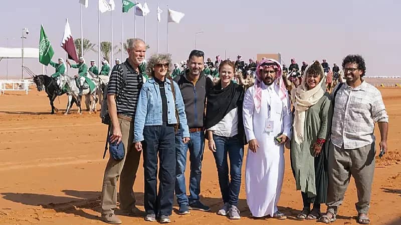 رحالة أوروبيون مندهشون بمهرجان الملك عبدالعزيز للإبل