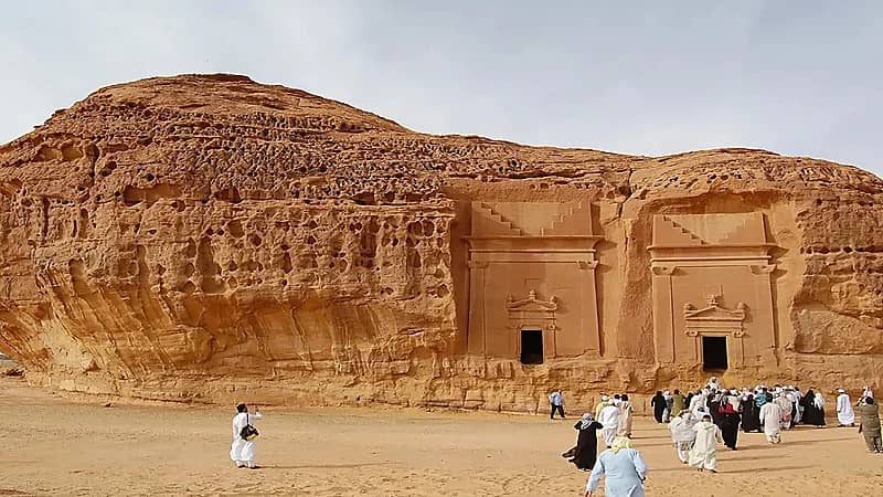 أستاذ المالية: الاحتفالات الرياضية تحرك الجانب السياحي