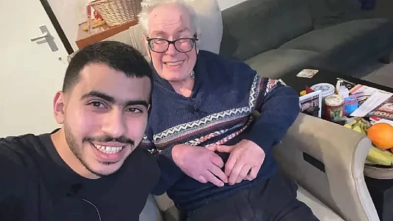 مبتعث سعودي يخرج مسن هولندي مقعد من عزلته
