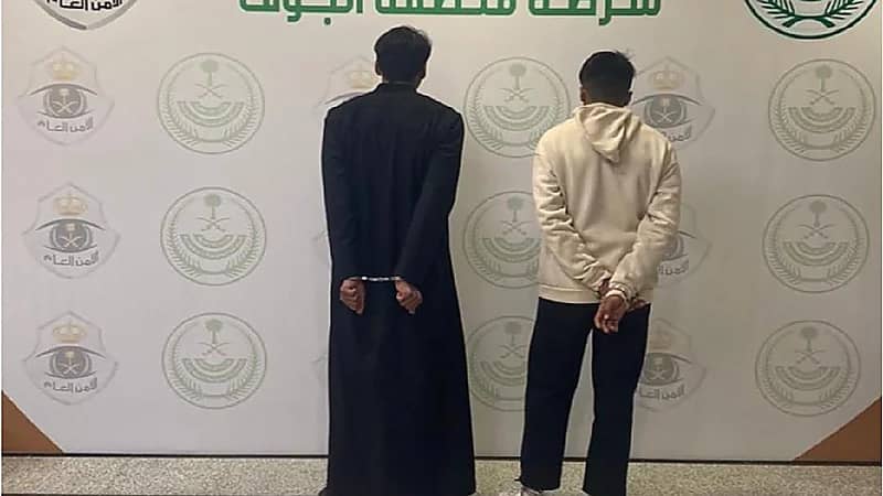 ضبط مواطن اعتدى على مركبة أمنية وآخر وثق ونشر ذلك