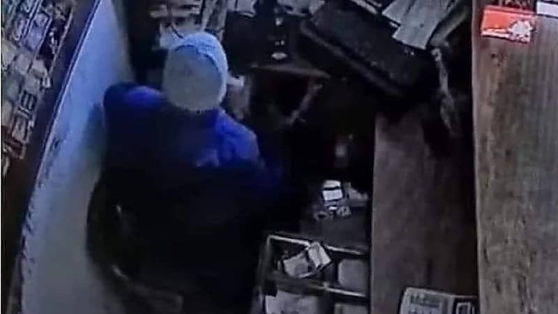 لص يسرق المال لإطعام الفقراء!