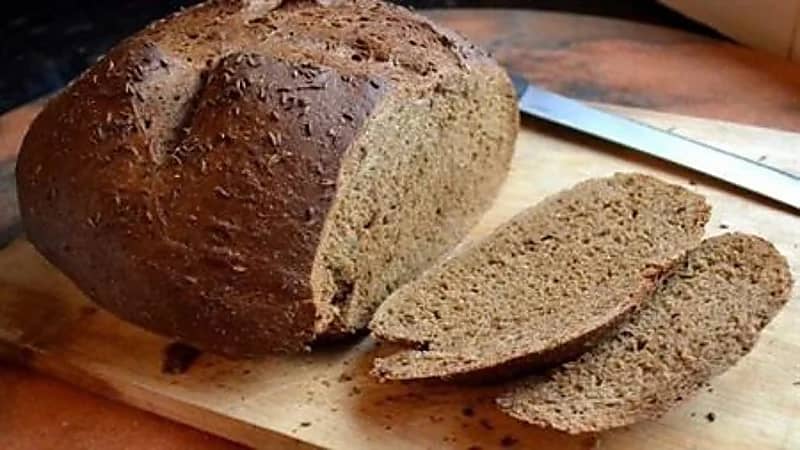 "الغذاء والدواء" توصي بتعويد الأطفال على الخبز الأسمر والحبوب الكاملة