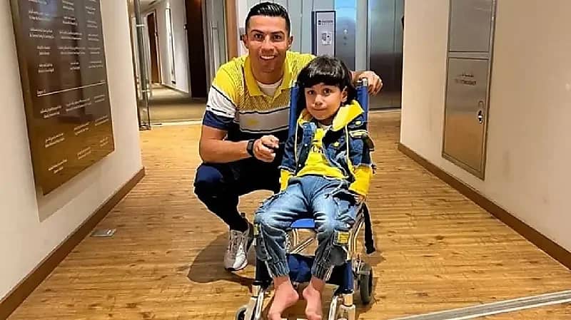 قصة طفل من "ذوي الهمم" حقق حلمه بمقابلة رونالدو