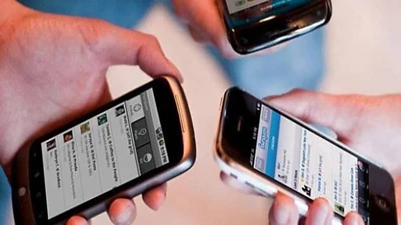 الغذاء والدواء: استخدام الجوال يؤدي إلى سماع ضجيج في السماعات الطبية