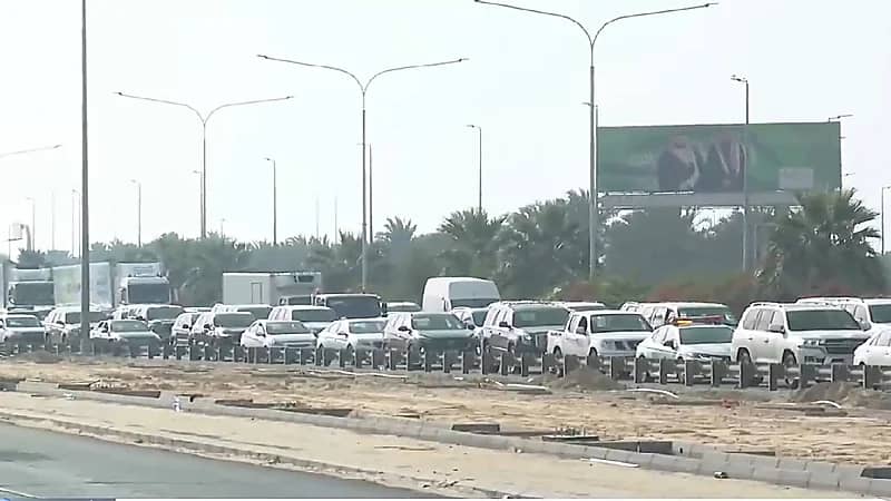 بالفيديو.. استمرار الازدحام والتكدس في جسر الملك فهد