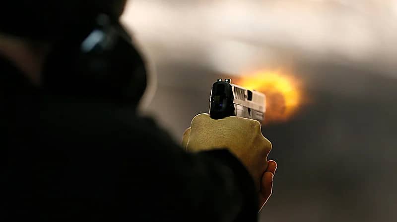 بالفيديو.. قصة قائد مركبة أطلق النار على آخر لأنه لم يفتح له الطريق