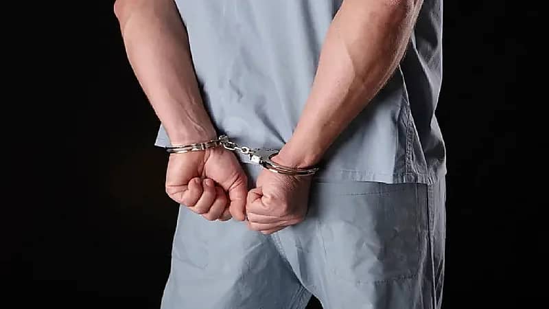 القبض على طبيب مزيف يعمل بعدة مستشفيات حكومية بالسودان