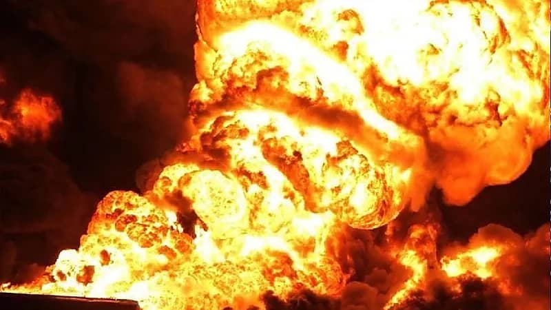 بالصور .. اندلاع النيران في أحد المدارس بالقنفذة