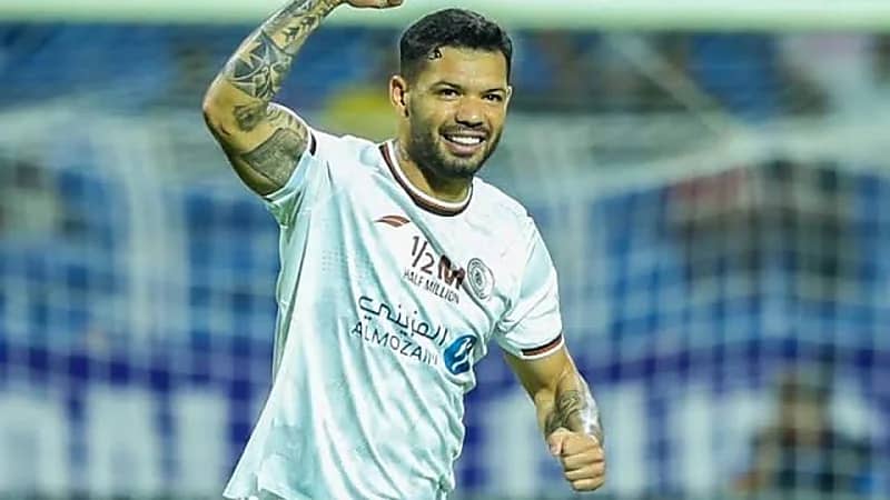 لاعب الشباب يبدأ برنامجه التأهيلي قبل مواجهة الهلال