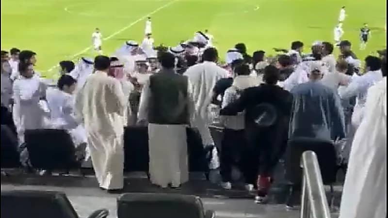 بالفيديو .. اشتباكات بالأيدي خلال مباراة الكويت والسالمية