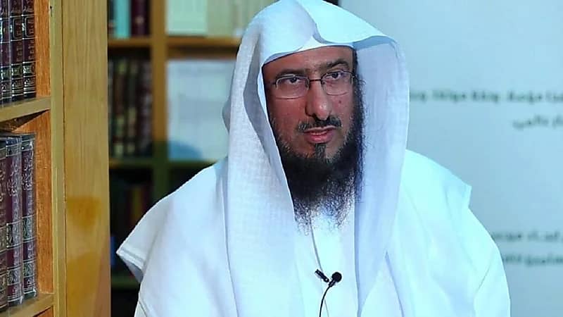 سليمان الماجد يوضح حكم دفع المرأة زكاة فطرها لشقيقها الغرم المديون